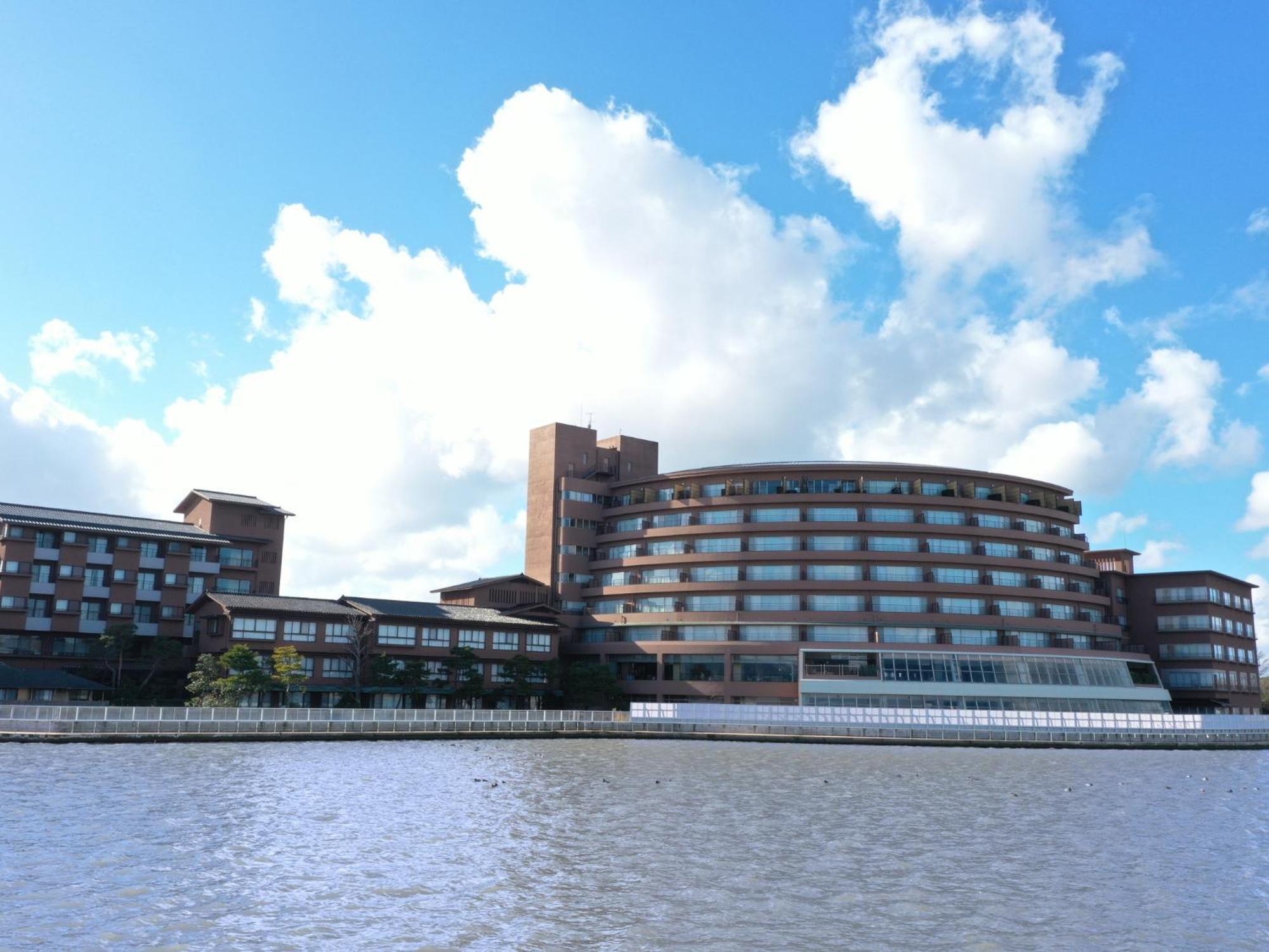 Apa Hotel & Resort Kaga Katayamazu Onsen Kasuikyo Exterior photo